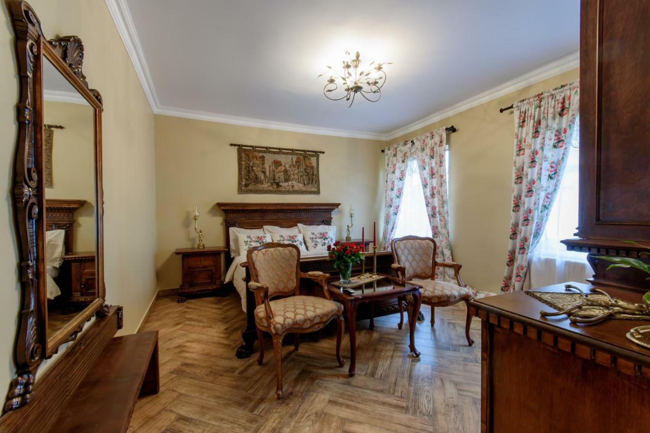 Williams House Hotel Hunedoara Buitenkant foto