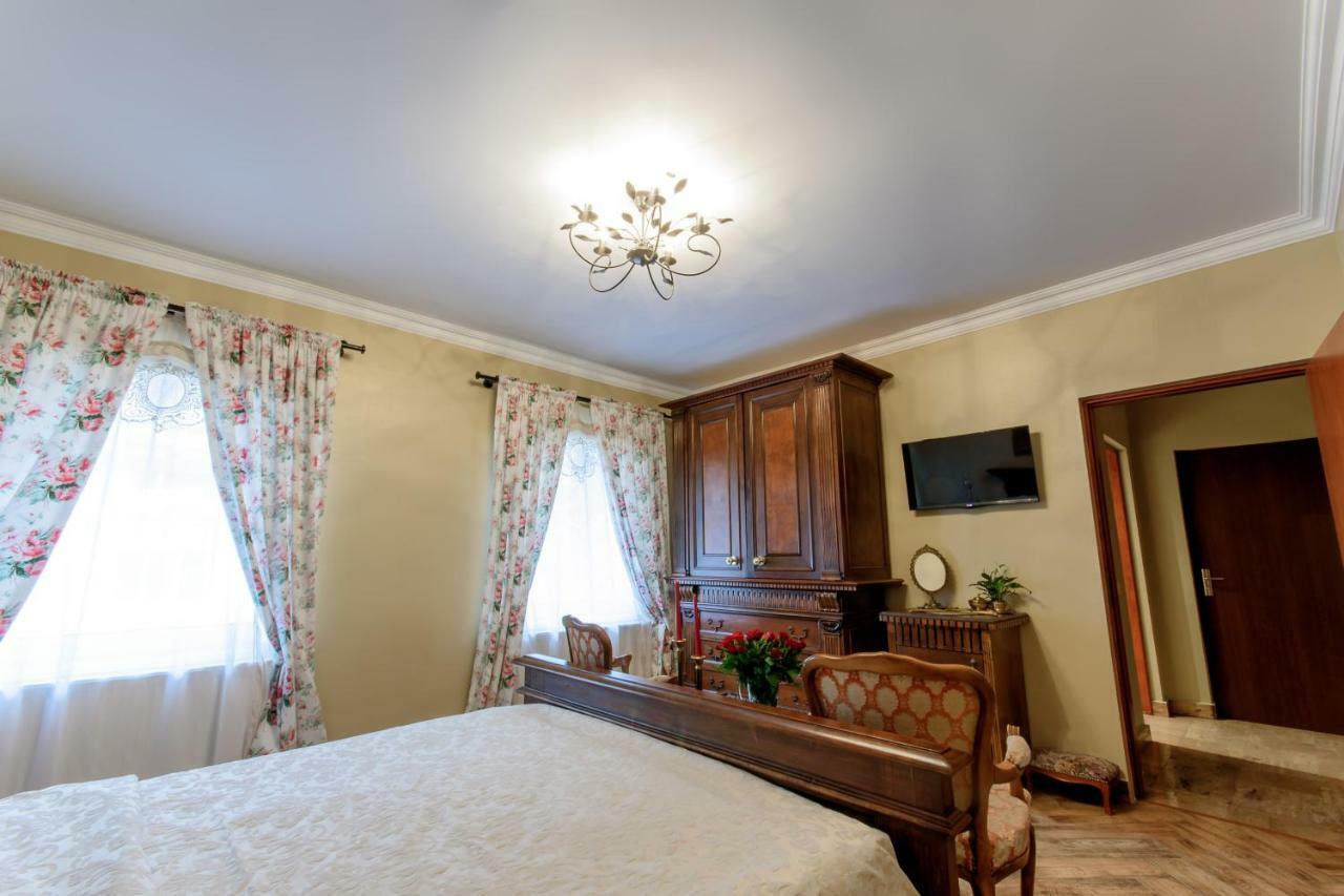 Williams House Hotel Hunedoara Buitenkant foto